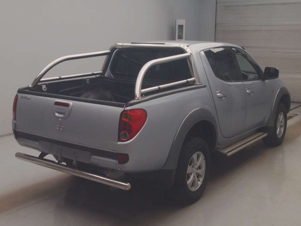 MITSUBISHI TRITON