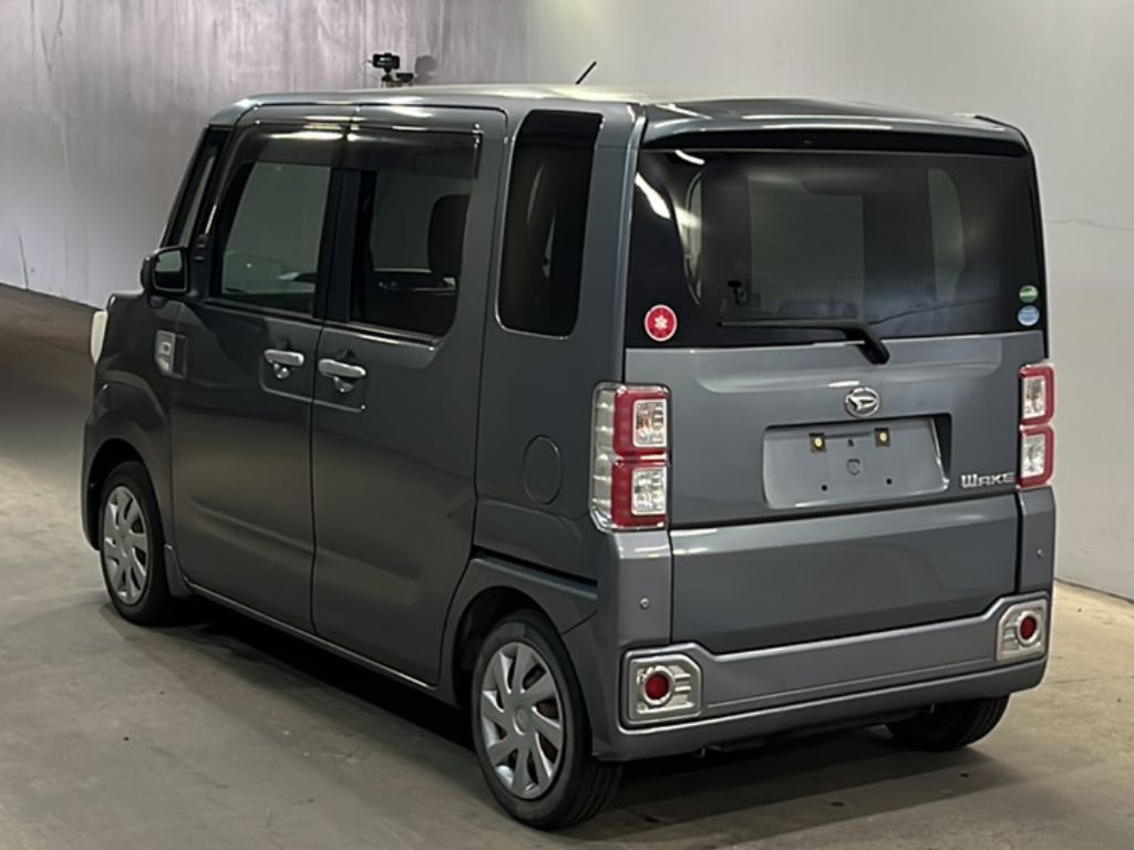 DAIHATSU WAKE