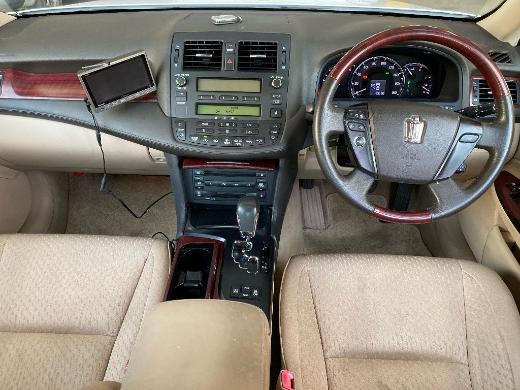 TOYOTA CROWN