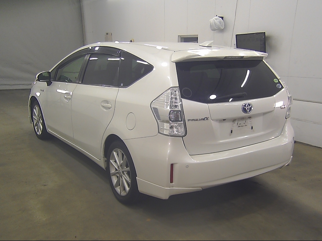 TOYOTA PRIUS ALPHA