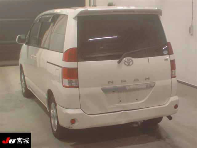 TOYOTA NOAH