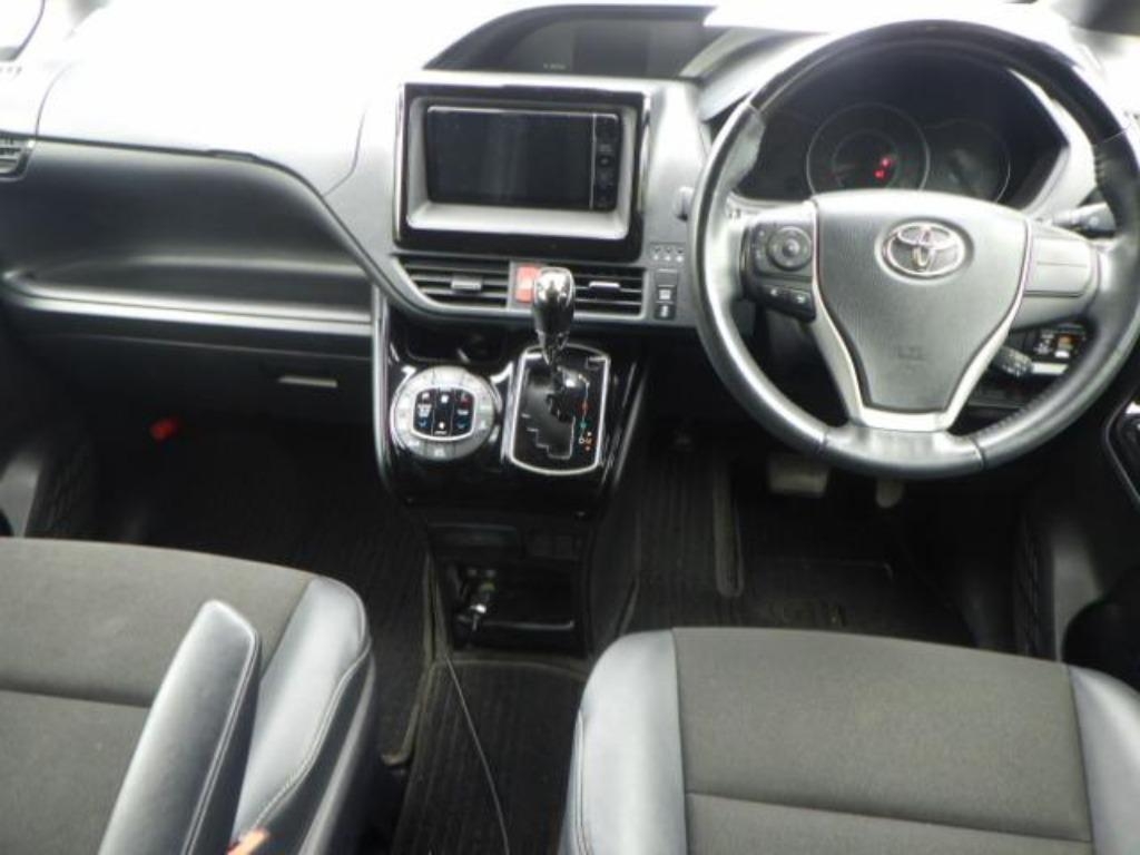 TOYOTA NOAH