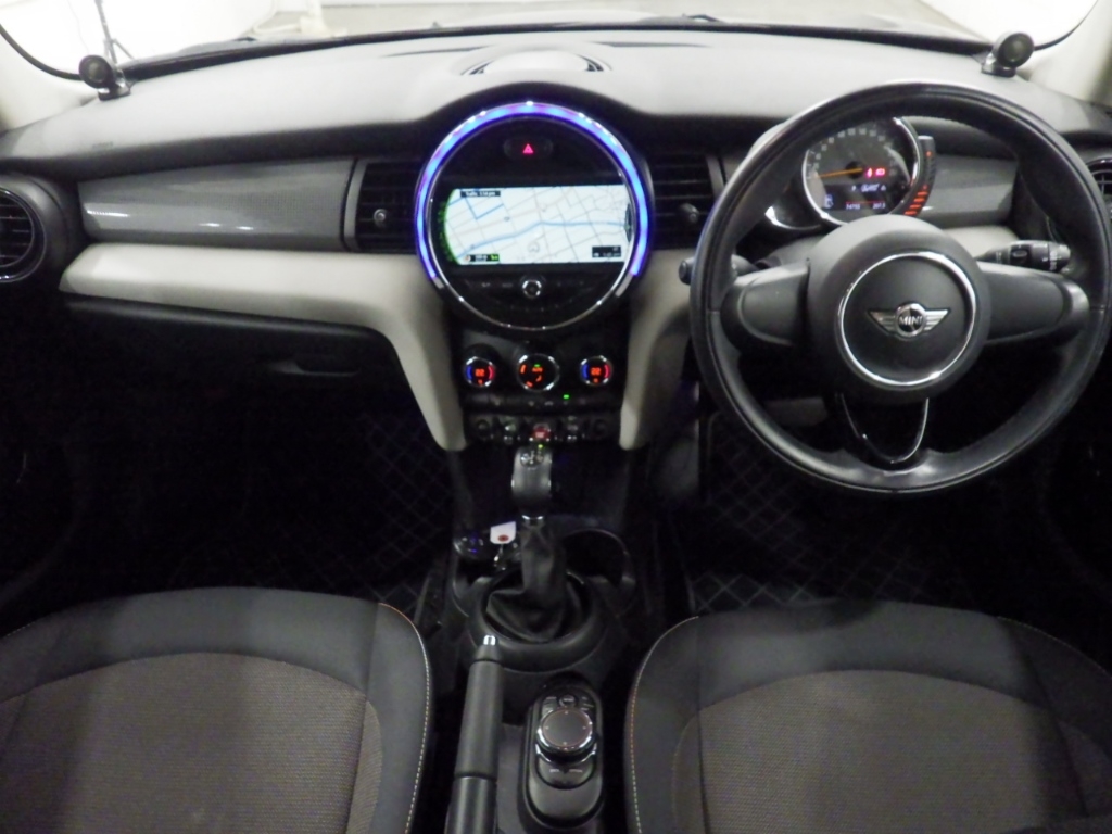 MINI HATCH