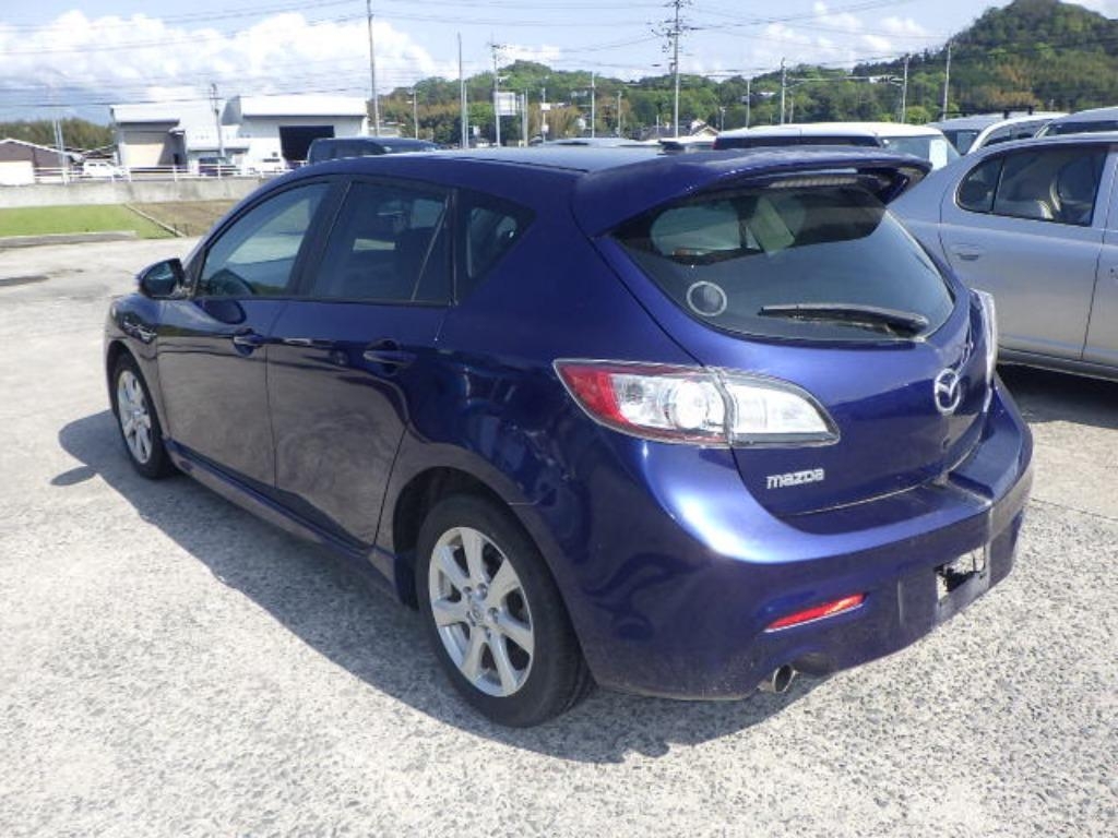 MAZDA AXELA