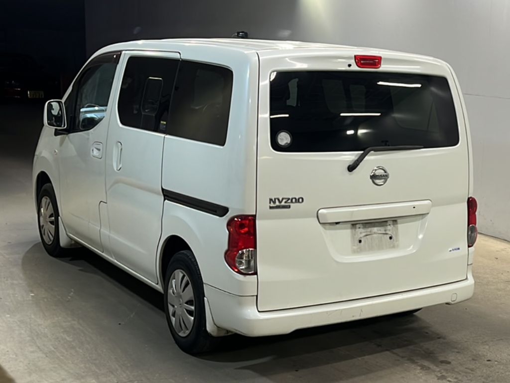 NISSAN NV200