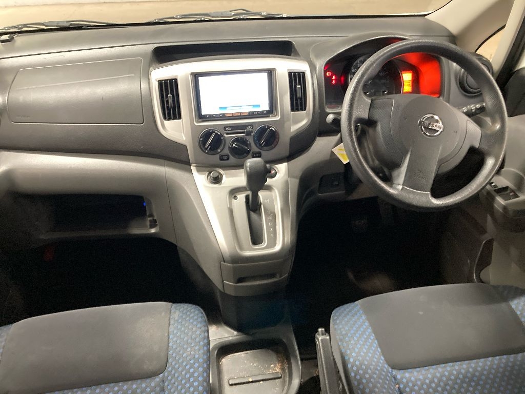 NISSAN NV200
