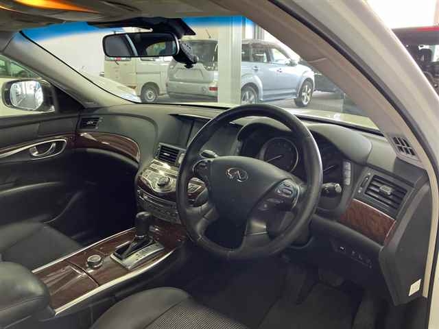 NISSAN FUGA