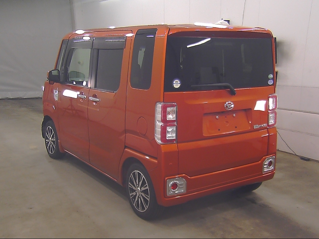 DAIHATSU WAKE