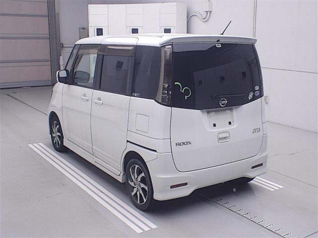 NISSAN ROOX