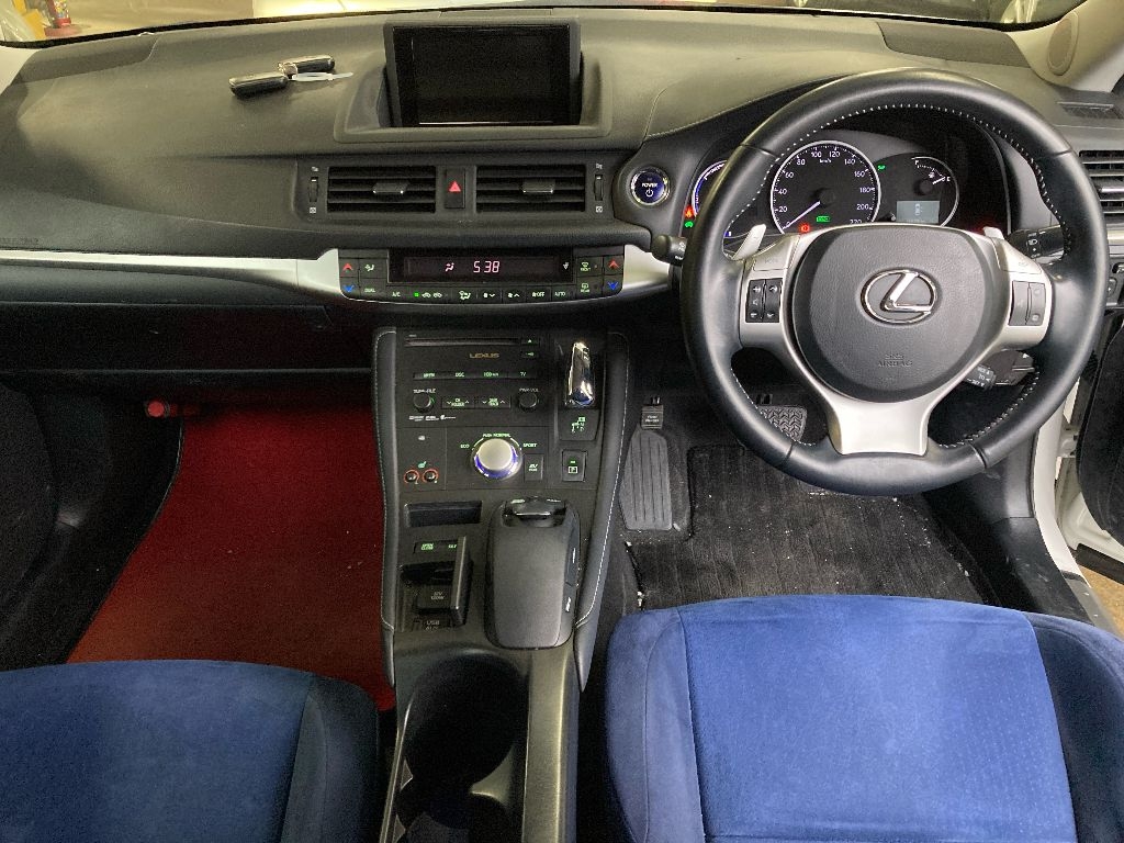 LEXUS CT200H