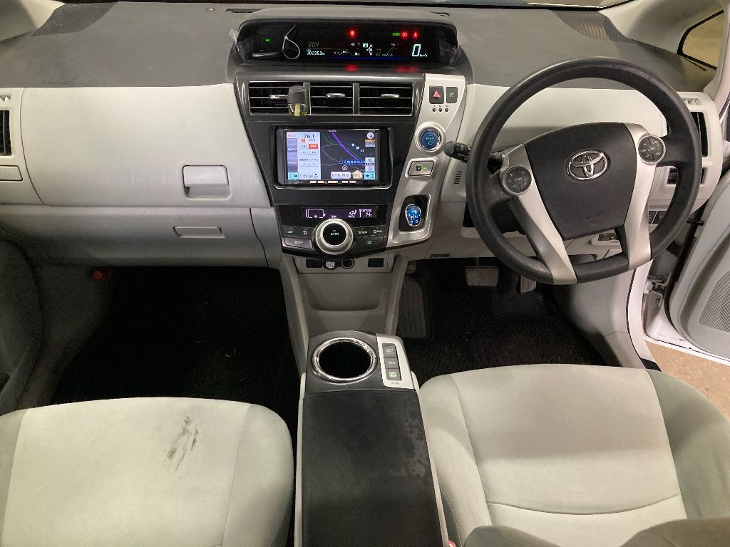 TOYOTA PRIUS ALPHA