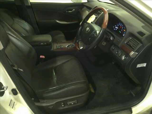 TOYOTA CROWN MAJESTA