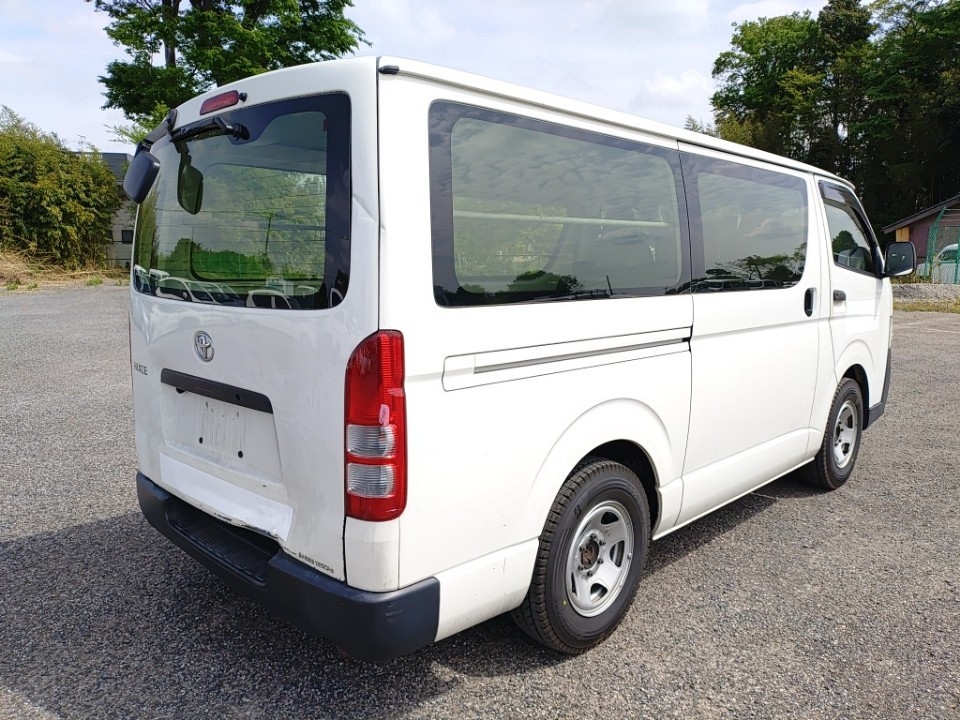 TOYOTA REGIUS ACE
