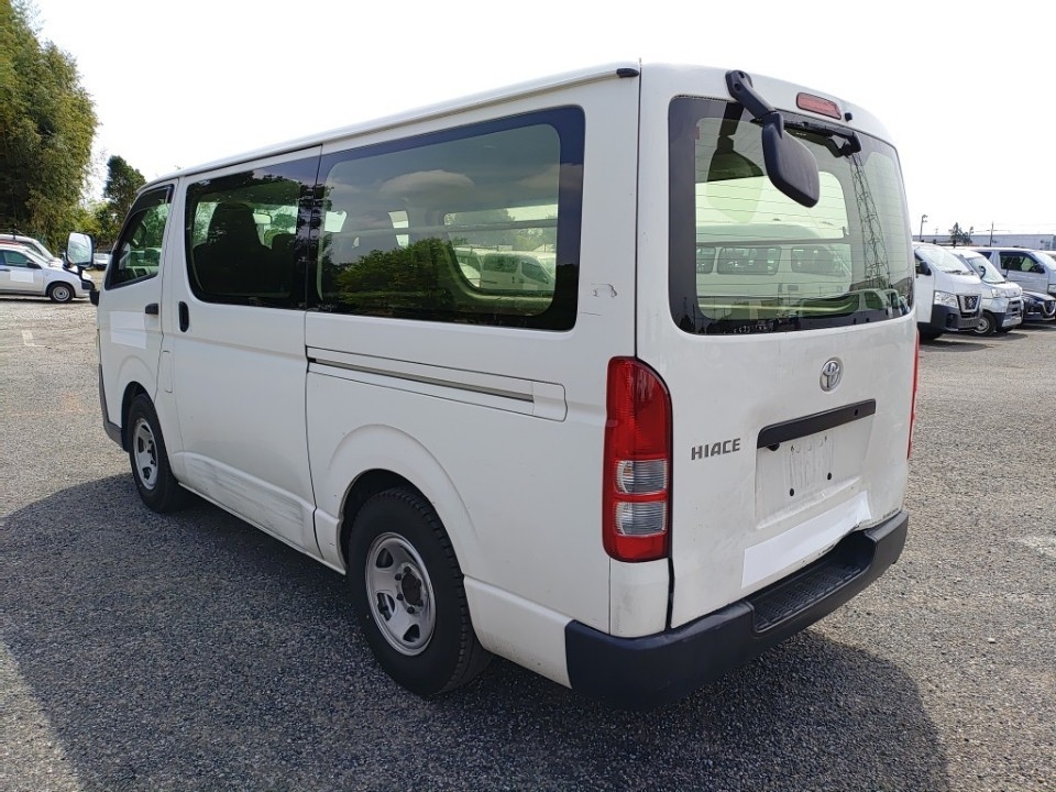 TOYOTA REGIUS ACE