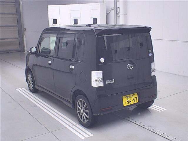 TOYOTA PIXIS SPACE