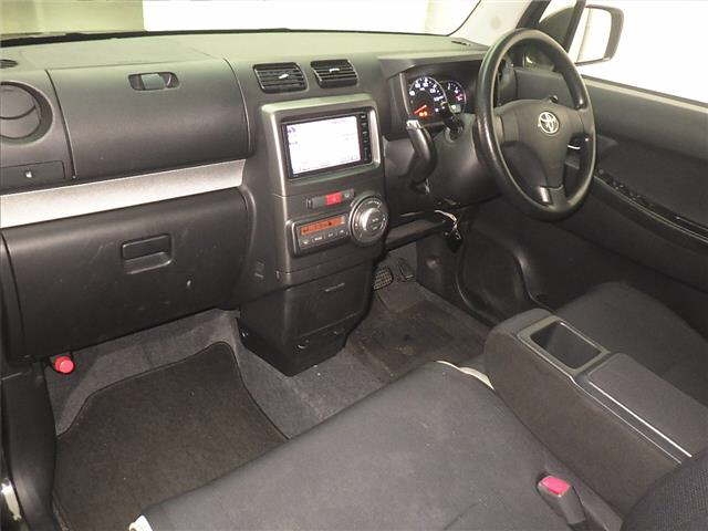 TOYOTA PIXIS SPACE