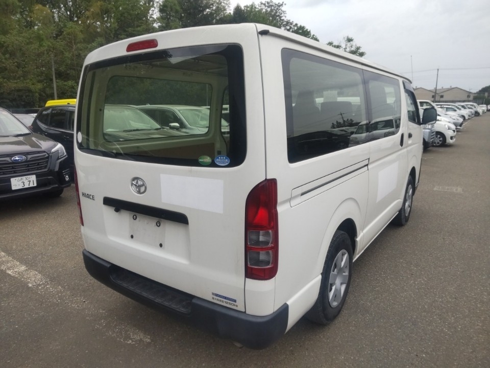 TOYOTA REGIUS ACE