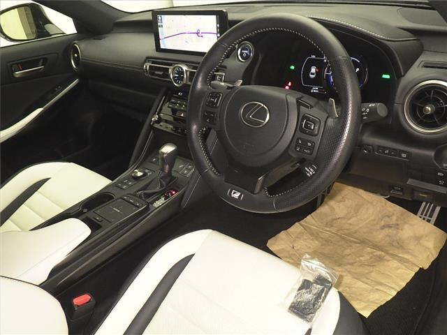 LEXUS IS300H