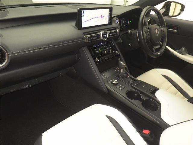 LEXUS IS300H