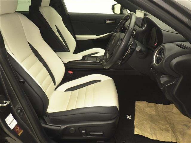 LEXUS IS300H