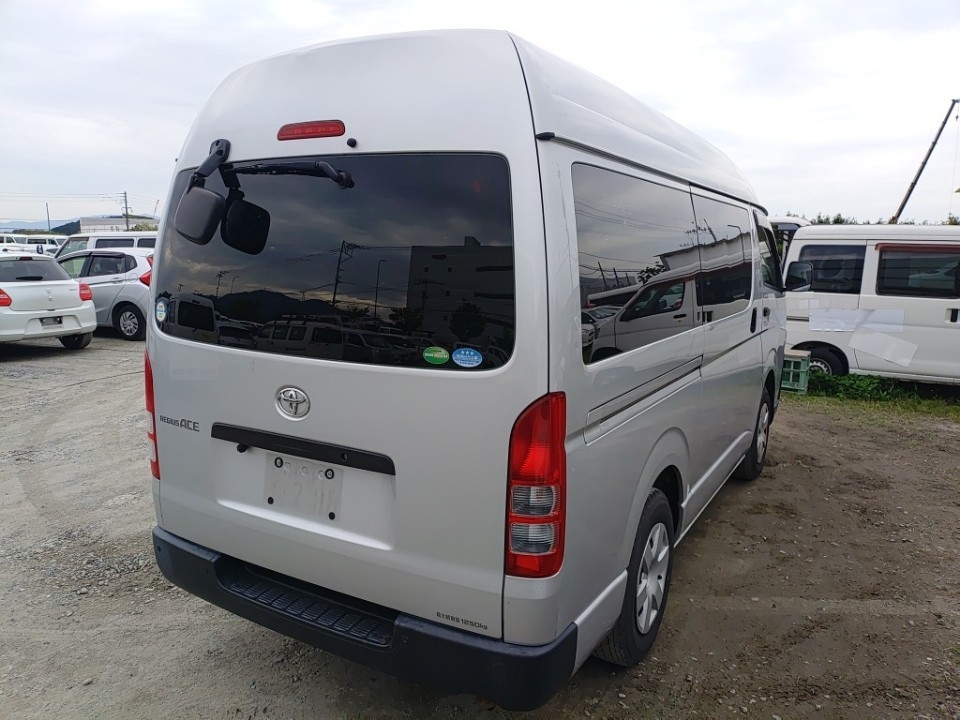 TOYOTA REGIUS ACE