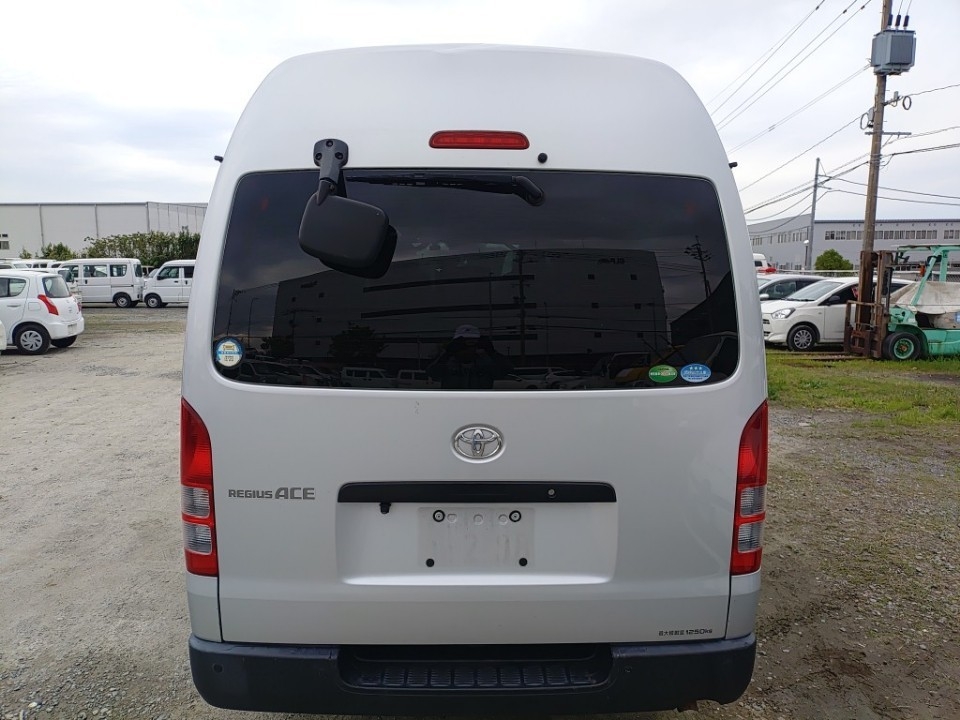 TOYOTA REGIUS ACE