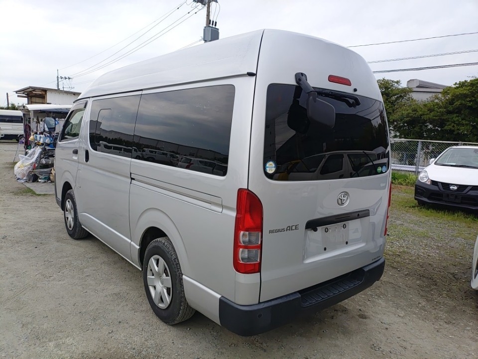 TOYOTA REGIUS ACE