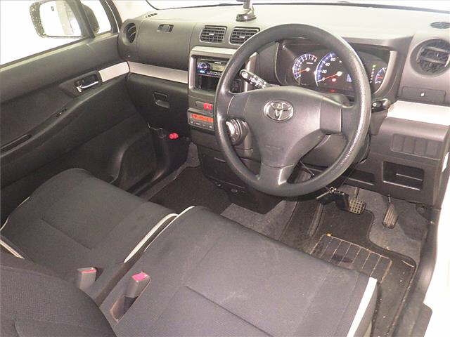 TOYOTA PIXIS SPACE