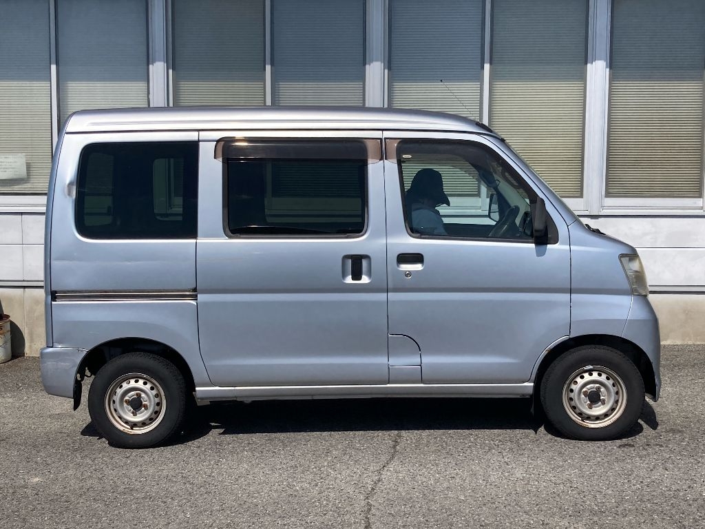 TOYOTA PIXIS VAN