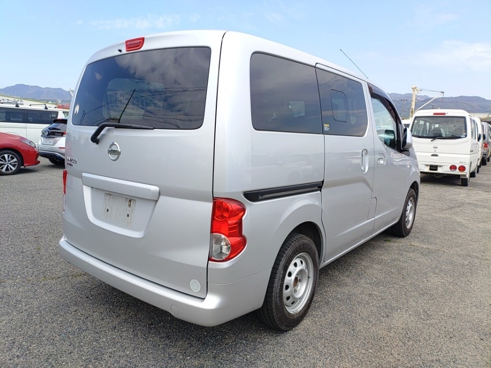NISSAN NV200