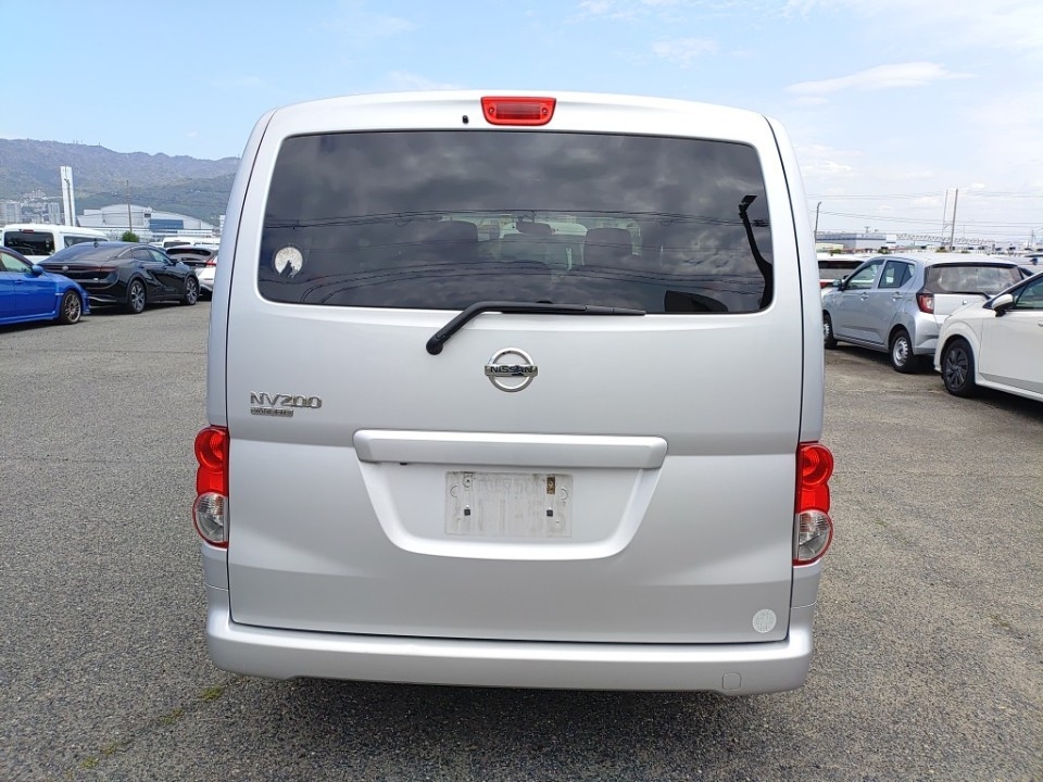 NISSAN NV200