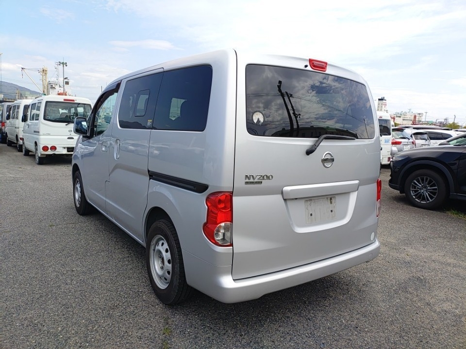 NISSAN NV200