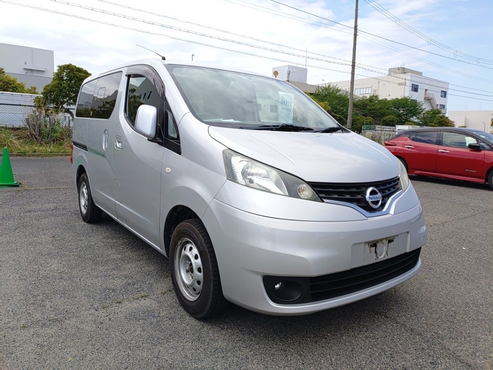 NISSAN NV200