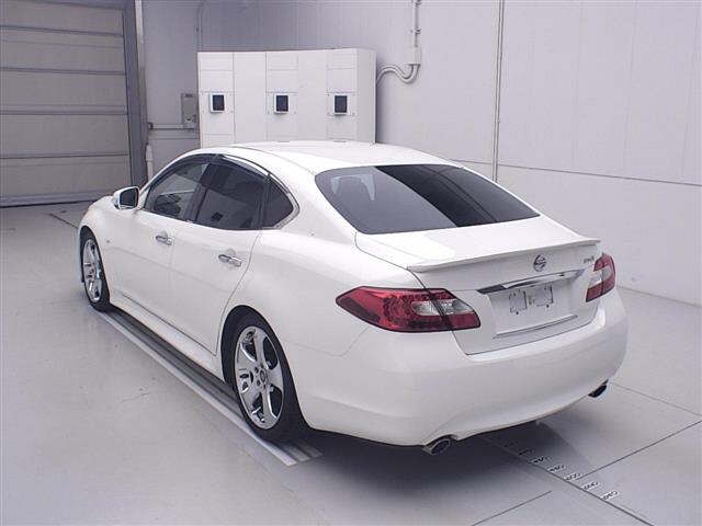 NISSAN FUGA