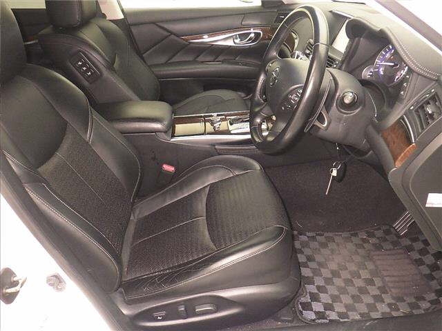 NISSAN FUGA