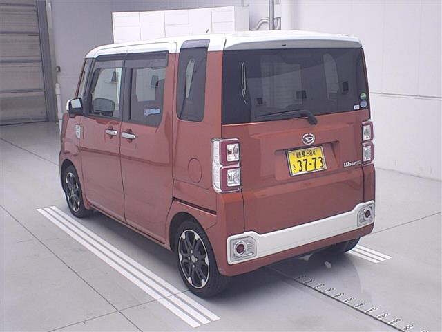 DAIHATSU WAKE