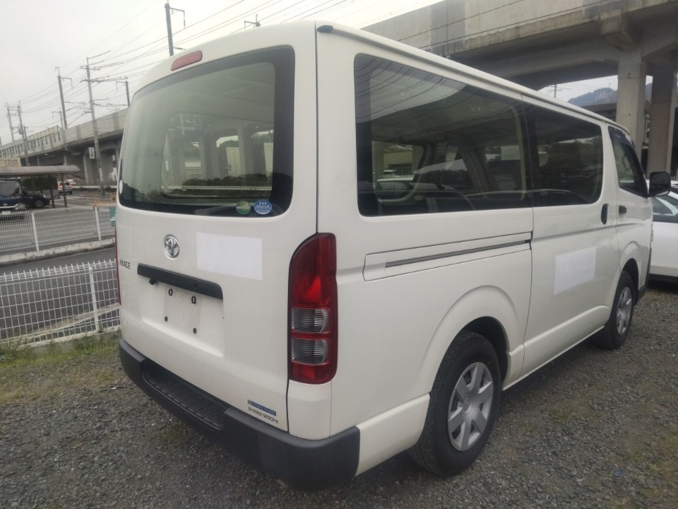 TOYOTA REGIUS ACE
