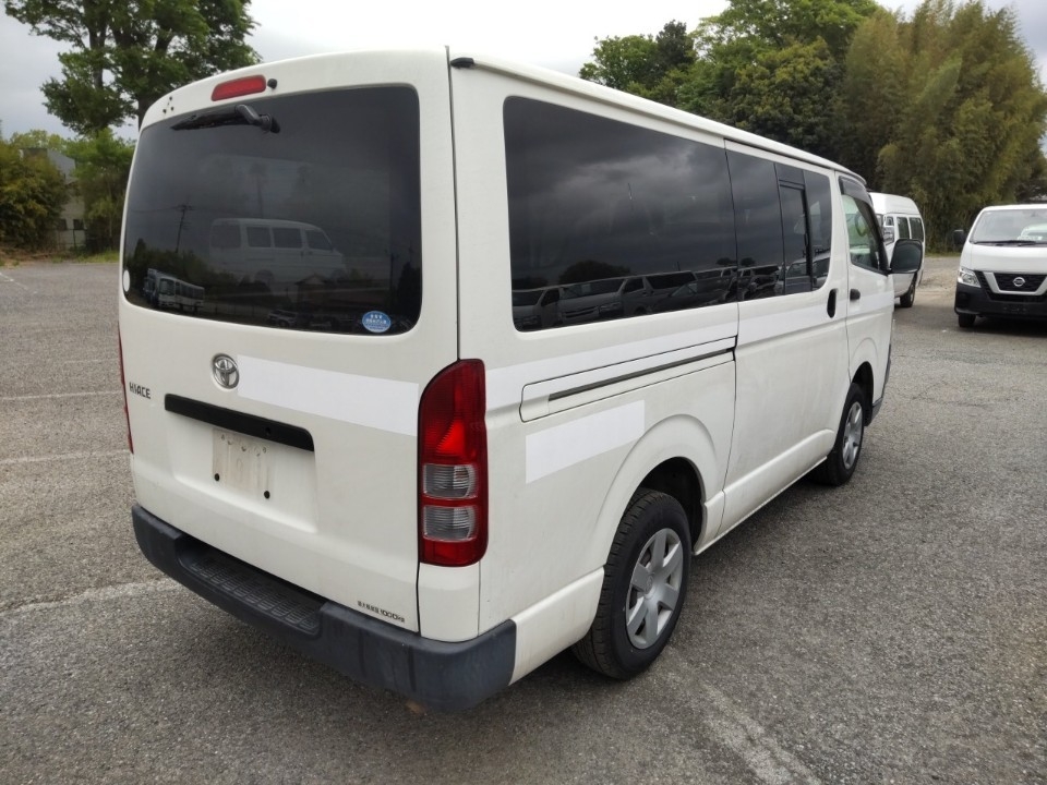 TOYOTA REGIUS ACE