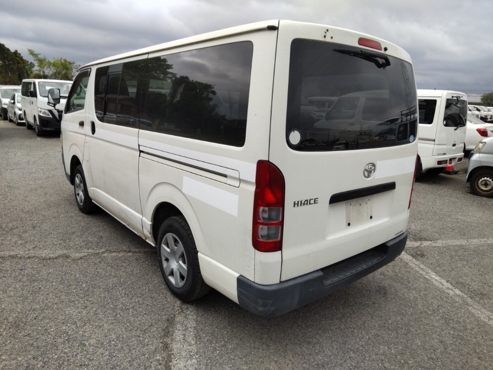 TOYOTA REGIUS ACE