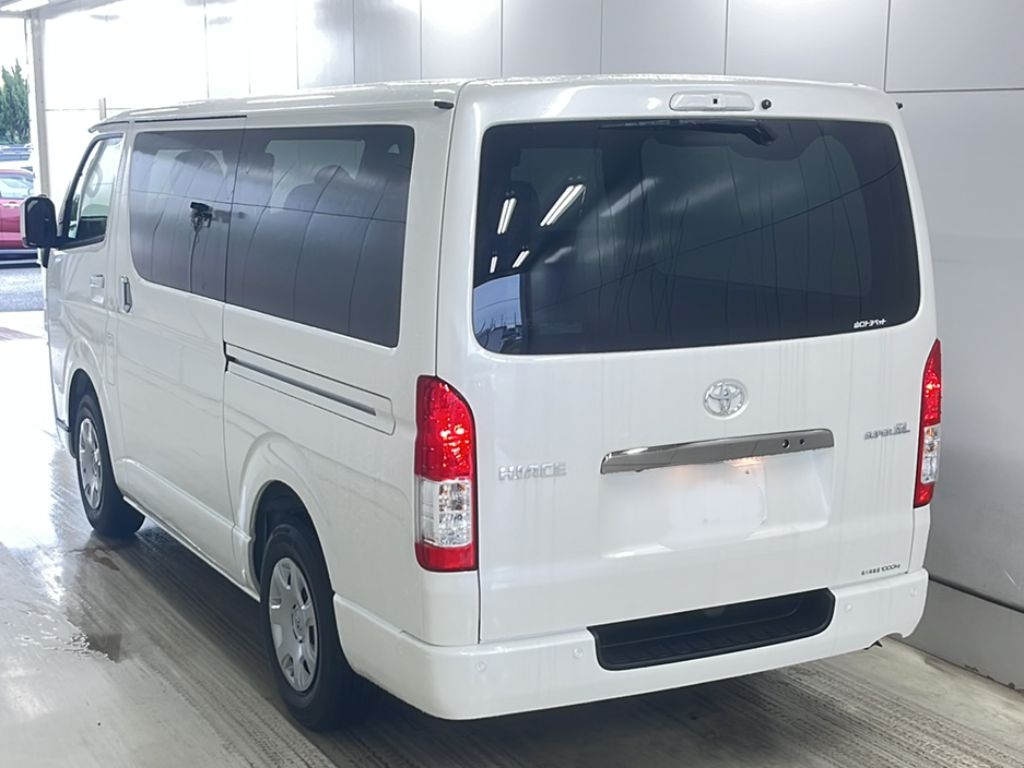 TOYOTA REGIUS ACE