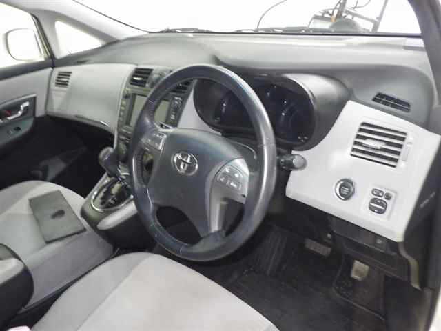 TOYOTA MARK X ZIO