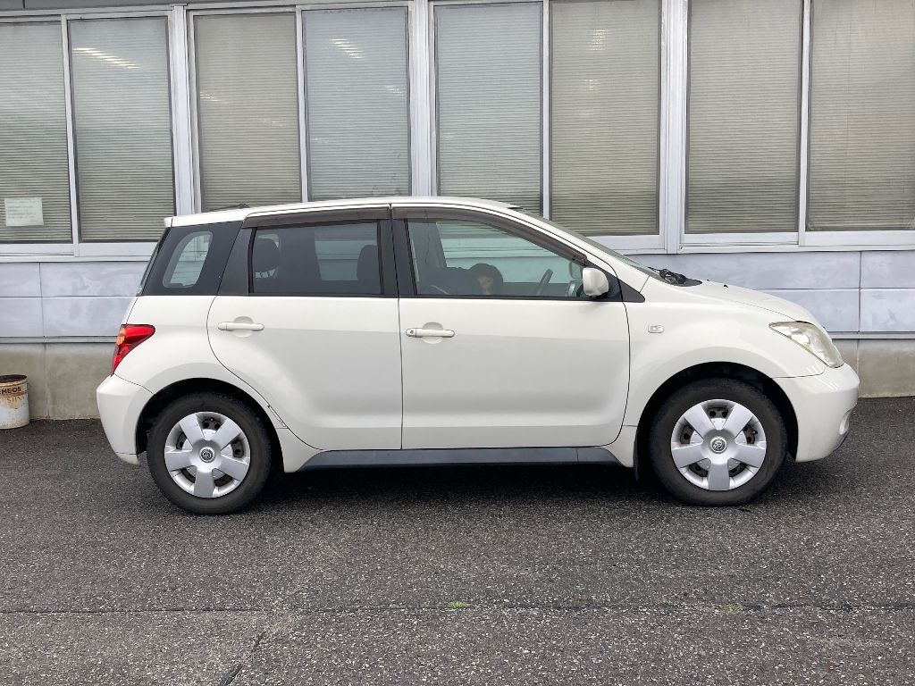 TOYOTA IST