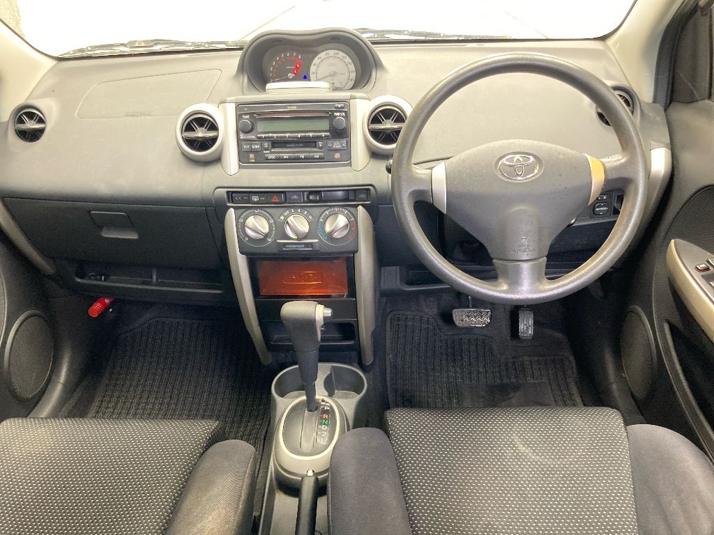 TOYOTA IST