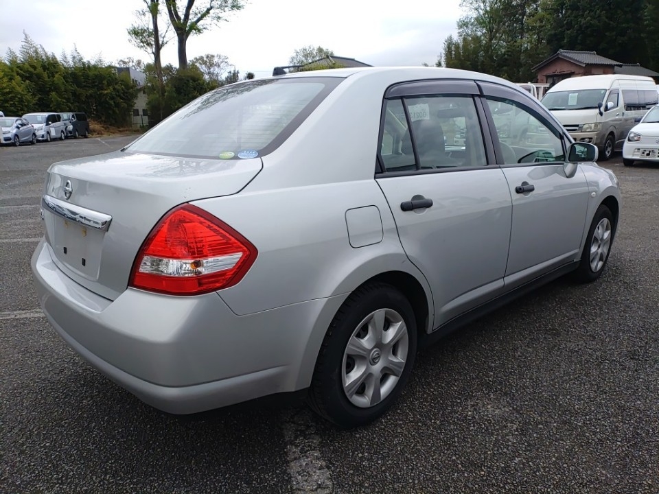 NISSAN TIIDA LATIO