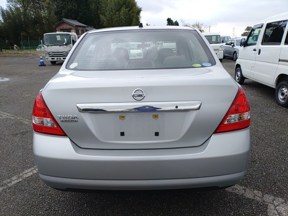 NISSAN TIIDA LATIO