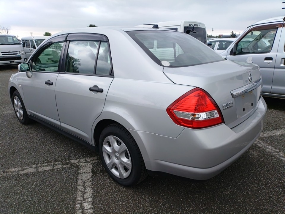 NISSAN TIIDA LATIO