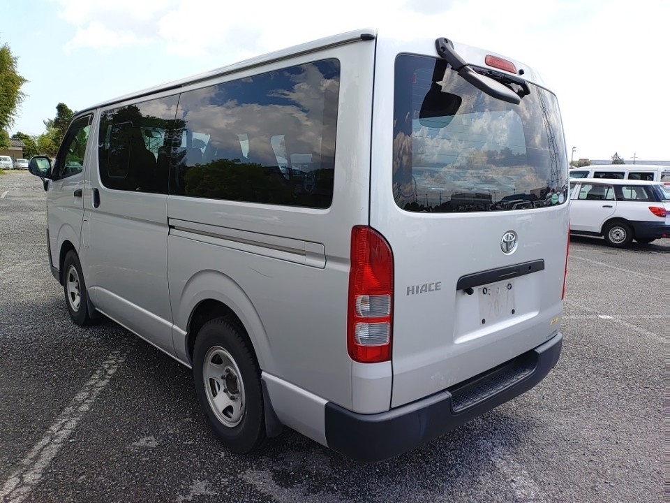 TOYOTA REGIUS ACE