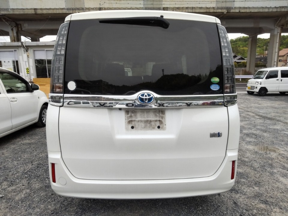 TOYOTA VOXY
