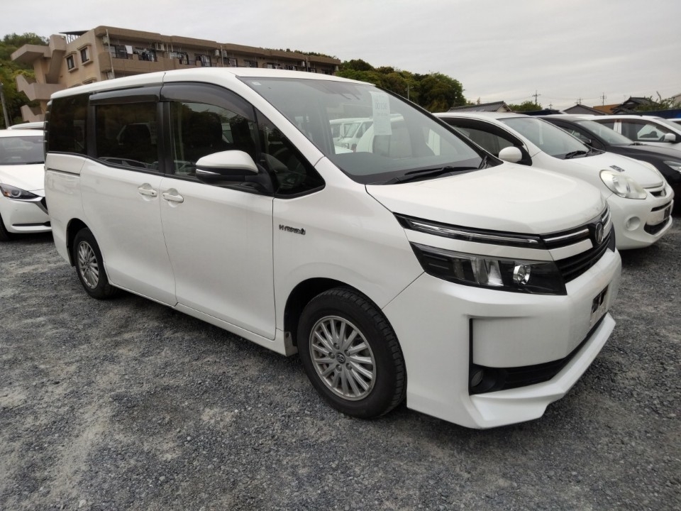 TOYOTA VOXY