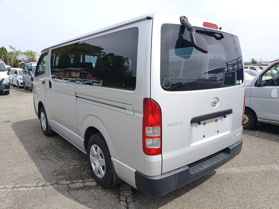TOYOTA REGIUS ACE